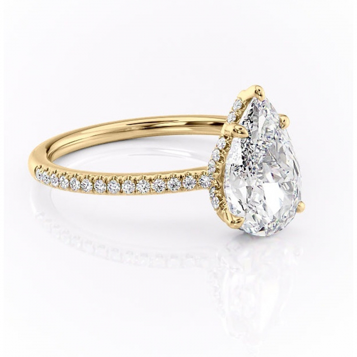 Inel de logodnă Coraline din aur Galben 18kt cu moissanite tăietură pară – Montură pavé rafinată pentru profil înalt | Personalizează și configurează gratuit online [1]