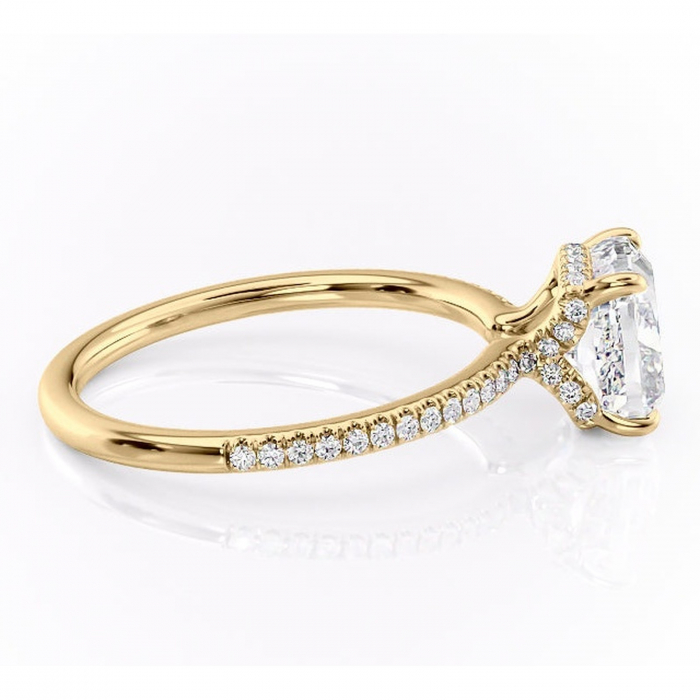 Inel de logodnă Coraline din aur Galben 18kt cu moissanite tăietură pernă – Montură pavé rafinată pentru profil înalt | Personalizează și configurează gratuit online [2]