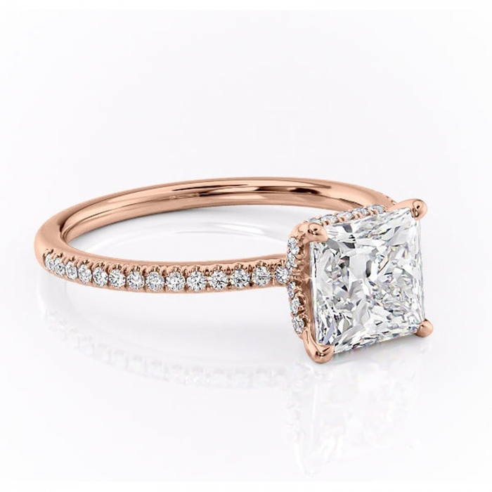 Inel de logodnă Coraline din aur Rose 14kt cu moissanite tăietură princess – Montură pavé rafinată pentru profil înalt | Personalizează și configurează gratuit online [1]