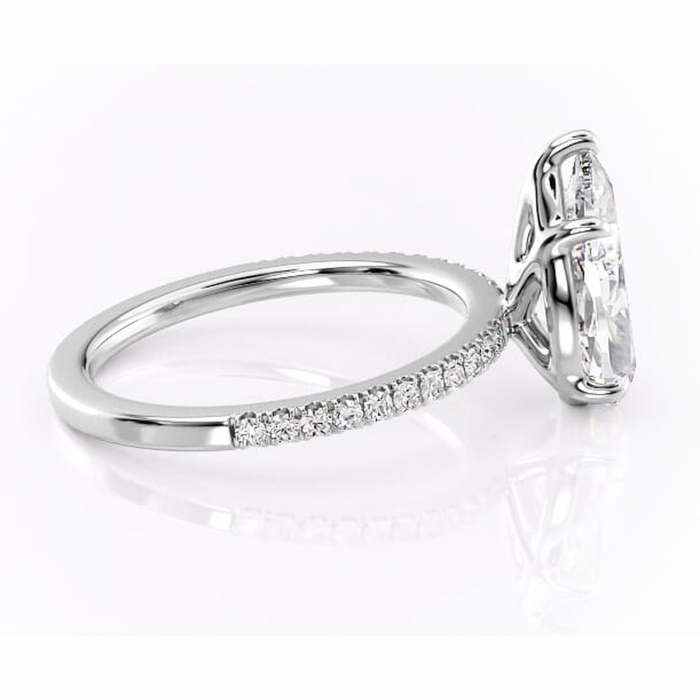 Inel de logodnă Cordelia din aur Alb 14kt cu moissanite tăietură pară – Profil pătrat rafinată pentru profil înalt | Personalizează și configurează gratuit online [2]