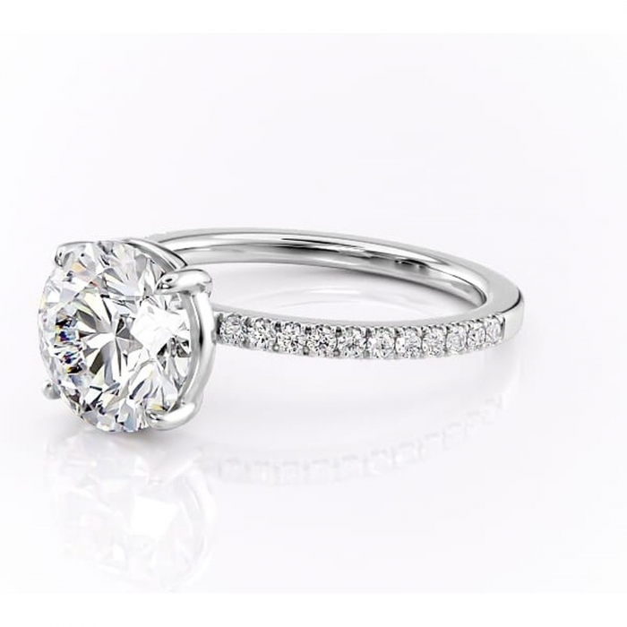 Inel de logodnă Cordelia din aur Alb 14kt cu moissanite tăietură rotundă – Profil pătrat rafinată pentru profil înalt | Personalizează și configurează gratuit online [7]