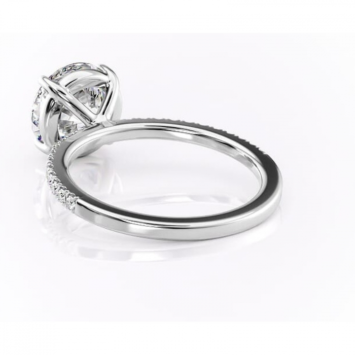 Inel de logodnă Cordelia din aur Alb 14kt cu moissanite tăietură rotundă – Profil pătrat rafinată pentru profil înalt | Personalizează și configurează gratuit online [4]