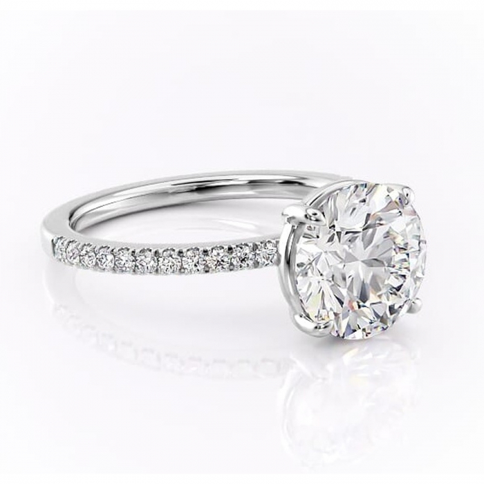 Inel de logodnă Cordelia din aur Alb 14kt cu moissanite tăietură rotundă – Profil pătrat rafinată pentru profil înalt | Personalizează și configurează gratuit online [1]