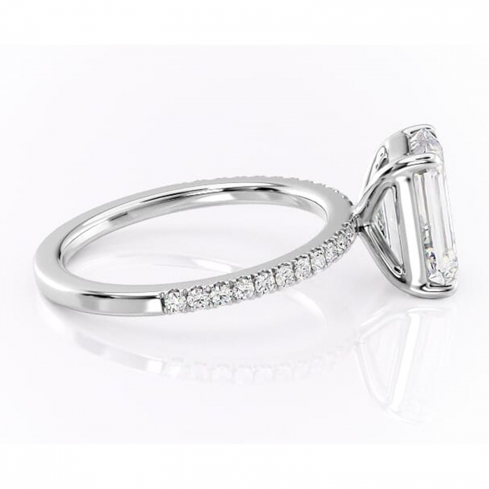 Inel de logodnă Cordelia din aur Alb 14kt cu moissanite tăietură smarald – Profil pătrat rafinată pentru profil înalt | Personalizează și configurează gratuit online [2]