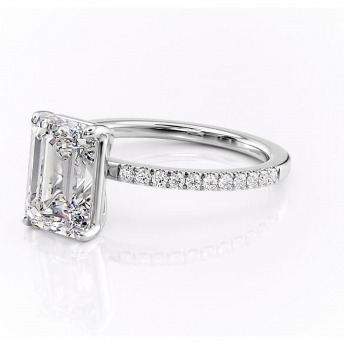 Inel de logodnă Cordelia din aur Alb 14kt cu moissanite tăietură smarald – Profil pătrat rafinată pentru profil înalt | Personalizează și configurează gratuit online [7]