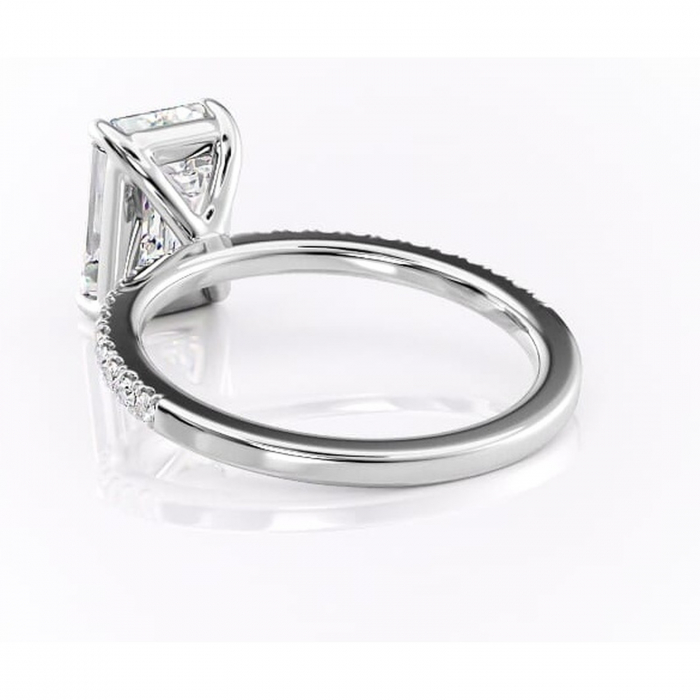 Inel de logodnă Cordelia din aur Alb 14kt cu moissanite tăietură smarald – Profil pătrat rafinată pentru profil înalt | Personalizează și configurează gratuit online [4]