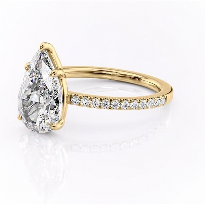 Inel de logodnă Cordelia din aur Galben 14kt cu moissanite tăietură pară – Profil pătrat rafinată pentru profil înalt | Personalizează și configurează gratuit online [7]