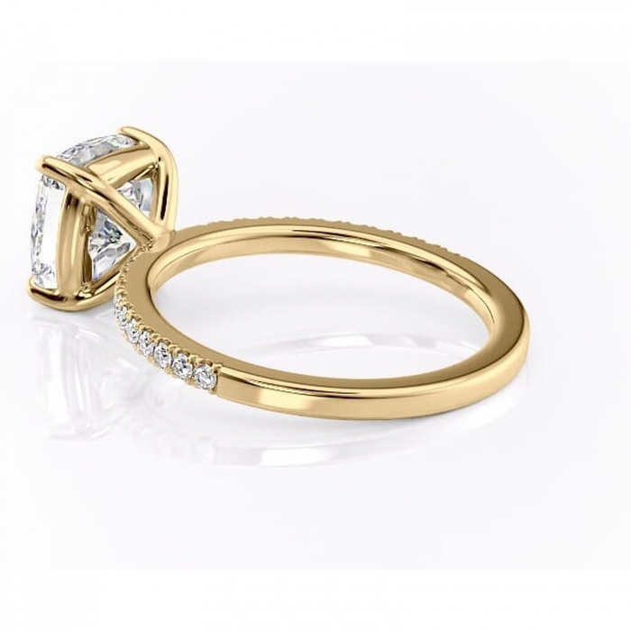 Inel de logodnă Cordelia din aur Galben 18kt cu moissanite tăietură pernă – Profil pătrat rafinată pentru profil înalt | Personalizează și configurează gratuit online [5]