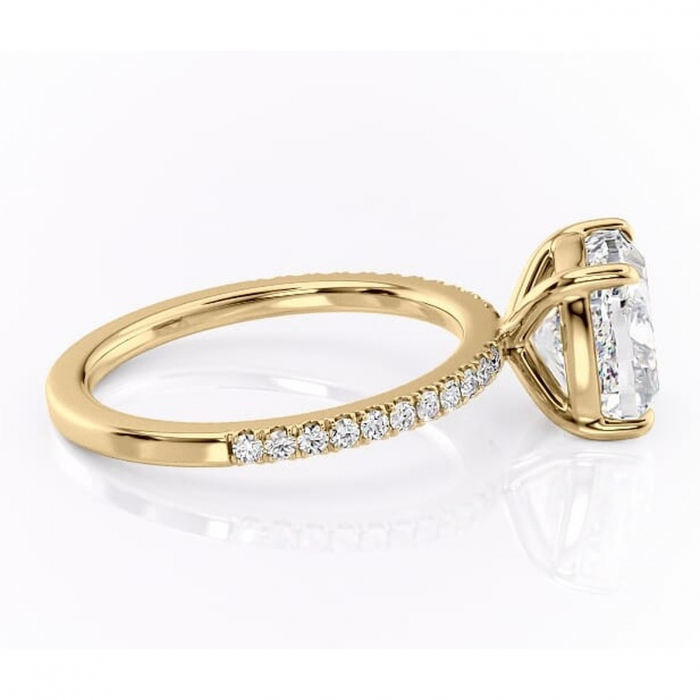 Inel de logodnă Cordelia din aur Galben 18kt cu moissanite tăietură pernă – Profil pătrat rafinată pentru profil înalt | Personalizează și configurează gratuit online [2]