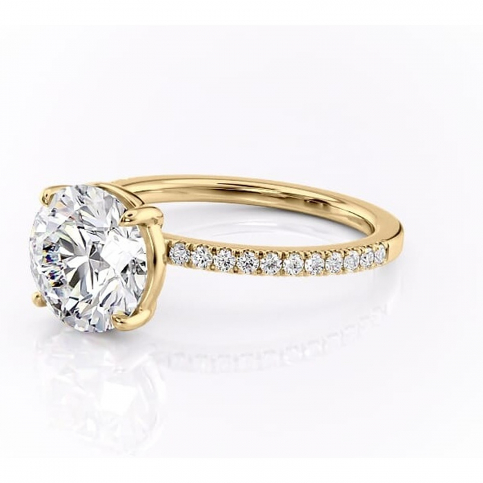 Inel de logodnă Cordelia din aur Galben 14kt cu moissanite tăietură rotundă – Profil pătrat rafinată pentru profil înalt | Personalizează și configurează gratuit online [7]