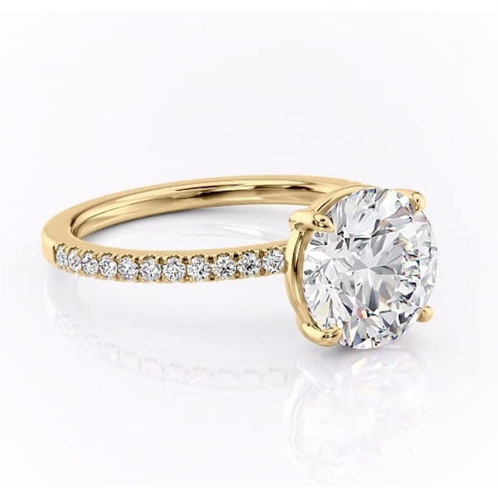 Inel de logodnă Cordelia din aur Galben 14kt cu moissanite tăietură rotundă – Profil pătrat rafinată pentru profil înalt | Personalizează și configurează gratuit online [1]