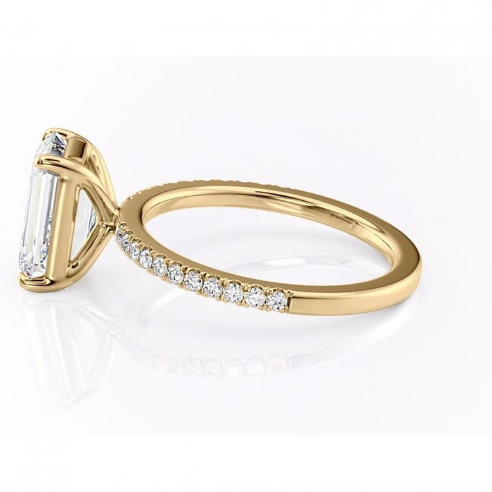 Inel de logodnă Cordelia din aur Galben 18kt cu moissanite tăietură smarald – Profil pătrat rafinată pentru profil înalt | Personalizează și configurează gratuit online [6]