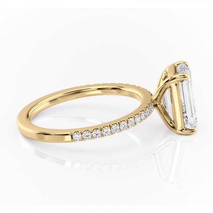 Inel de logodnă Cordelia din aur Galben 18kt cu moissanite tăietură smarald – Profil pătrat rafinată pentru profil înalt | Personalizează și configurează gratuit online [2]