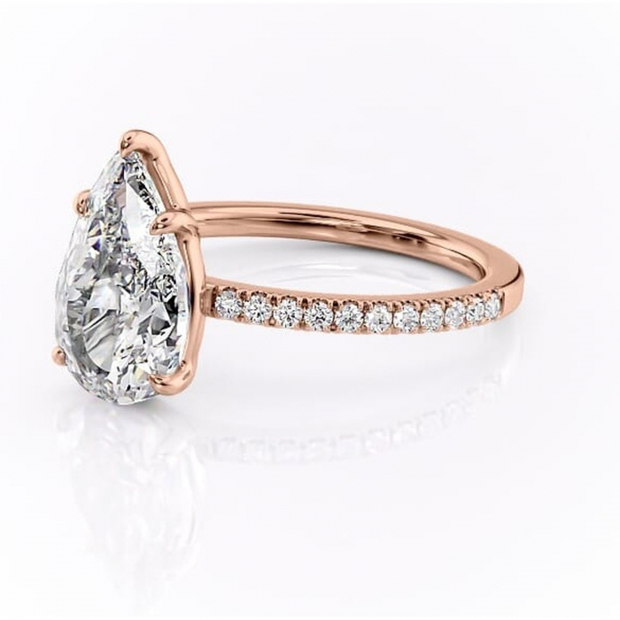 Inel de logodnă Cordelia din aur Rose 18kt cu moissanite tăietură pară – Profil pătrat rafinată pentru profil înalt | Personalizează și configurează gratuit online [7]