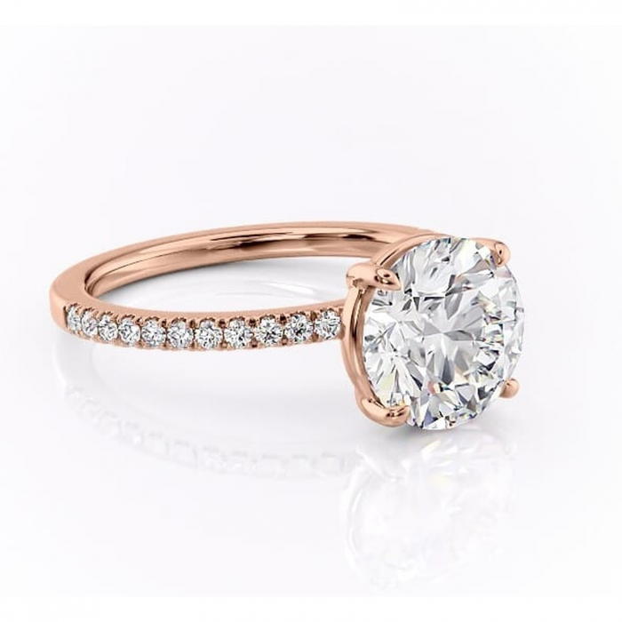 Inel de logodnă Cordelia din aur Rose 14kt cu moissanite tăietură rotundă – Profil pătrat rafinată pentru profil înalt | Personalizează și configurează gratuit online [1]