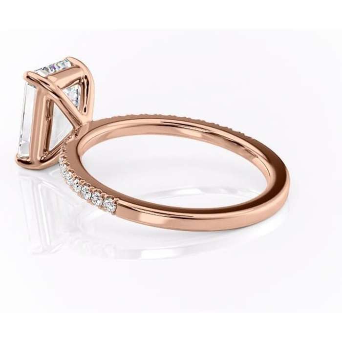 Inel de logodnă Cordelia din aur Rose 14kt cu moissanite tăietură smarald – Profil pătrat rafinată pentru profil înalt | Personalizează și configurează gratuit online [5]