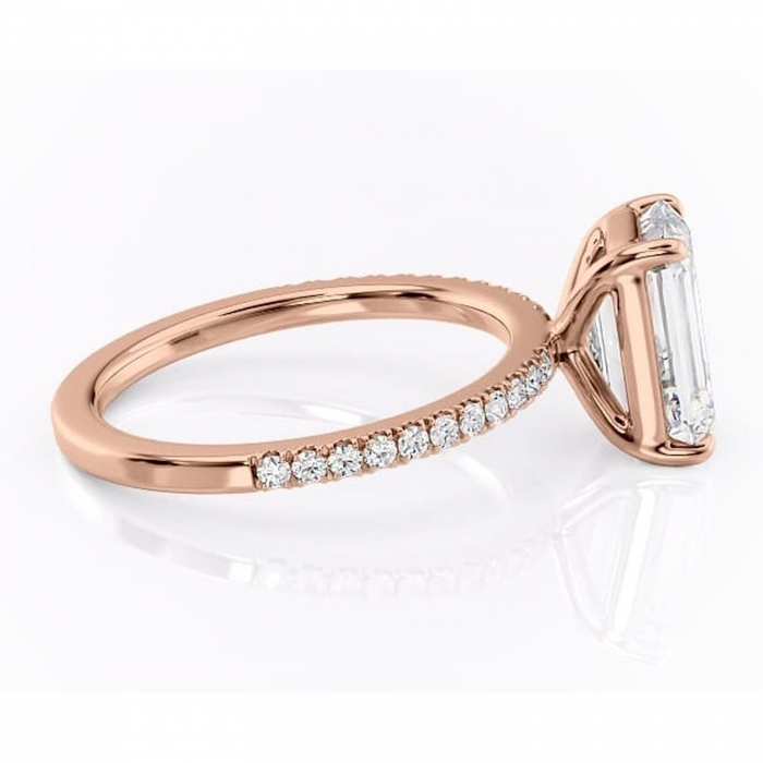 Inel de logodnă Cordelia din aur Rose 14kt cu moissanite tăietură smarald – Profil pătrat rafinată pentru profil înalt | Personalizează și configurează gratuit online [2]
