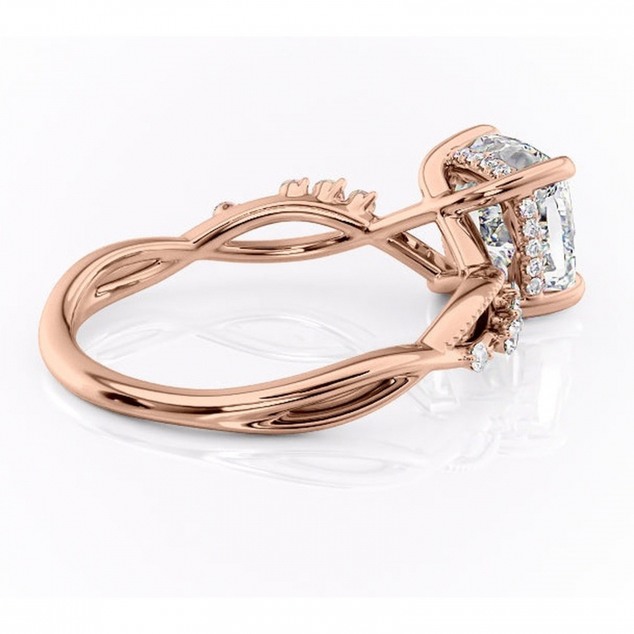Inel de logodnă Crystal din aur Rose 14kt cu moissanite tăietură pernă – Pietre laterale rafinată pentru profil mediu | Personalizează și configurează gratuit online [3]