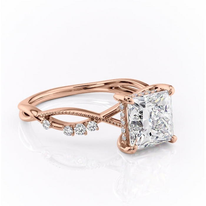 Inel de logodnă Crystal din aur Rose 14kt cu moissanite tăietură princess – Pietre laterale rafinată pentru profil mediu | Personalizează și configurează gratuit online [1]