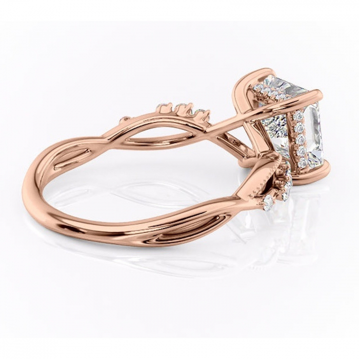 Inel de logodnă Crystal din aur Rose 14kt cu moissanite tăietură princess – Pietre laterale rafinată pentru profil mediu | Personalizează și configurează gratuit online [3]