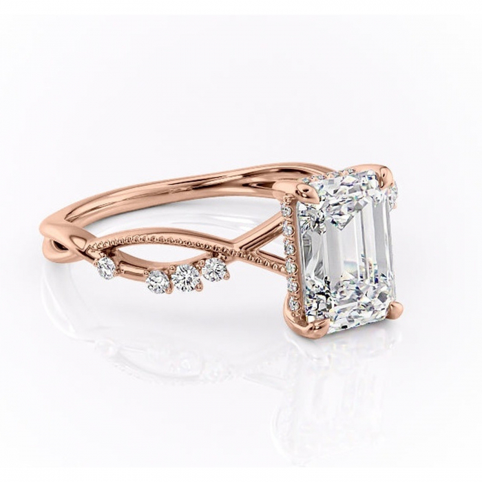 Inel de logodnă Crystal din aur Rose 18kt cu moissanite tăietură smarald – Pietre laterale rafinată pentru profil mediu | Personalizează și configurează gratuit online [1]