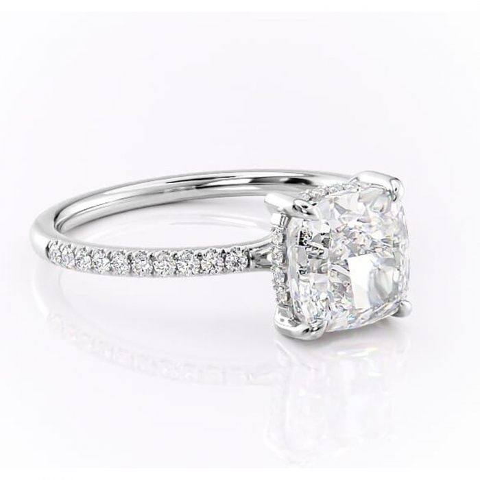 Inel de logodnă Daisy din aur Alb 14kt cu moissanite tăietură pernă – Montură pavé rafinată pentru profil jos | Personalizează și configurează gratuit online [1]