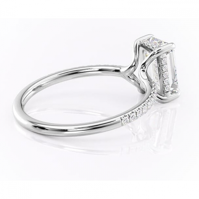 Inel de logodnă Daisy din aur Alb 14kt cu moissanite tăietură smarald – Montură pavé rafinată pentru profil jos | Personalizează și configurează gratuit online [3]