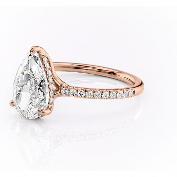 Inel de logodnă Daisy din aur Rose 18kt cu moissanite tăietură pară – Montură pavé rafinată pentru profil jos | Personalizează și configurează gratuit online [7]