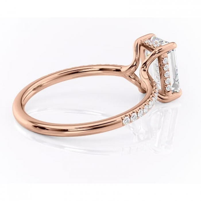 Inel de logodnă Daisy din aur Rose 14kt cu moissanite tăietură smarald – Montură pavé rafinată pentru profil jos | Personalizează și configurează gratuit online [3]