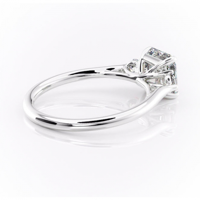 Inel de logodnă Delphine din aur Alb 14kt cu moissanite tăietură asscher – Montură cu trei pietre rafinată pentru profil mediu | Personalizează și configurează gratuit online [3]