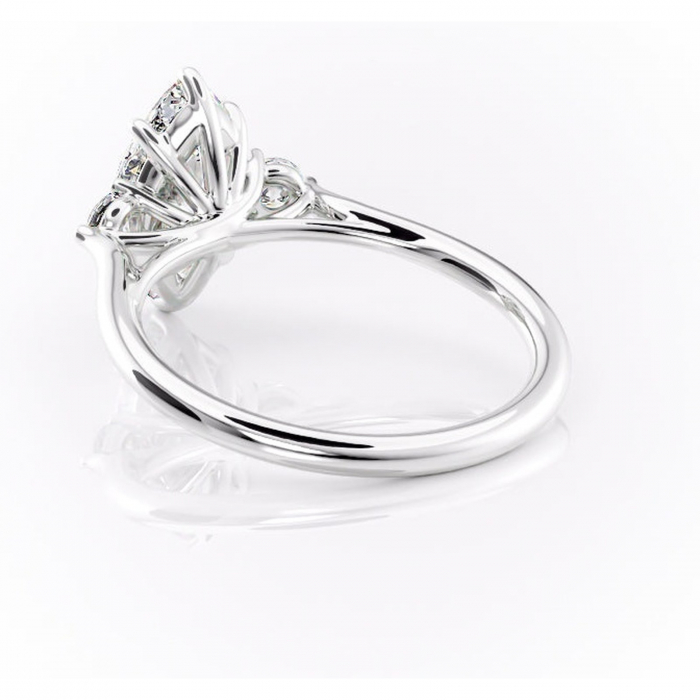 Inel de logodnă Delphine din aur Alb 14kt cu moissanite tăietură marquise – Montură cu trei pietre rafinată pentru profil mediu | Personalizează și configurează gratuit online [4]