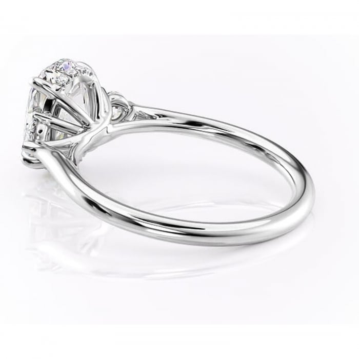 Inel de logodnă Delphine din aur Alb 14kt cu moissanite tăietură ovală – Montură cu trei pietre rafinată pentru profil mediu | Personalizează și configurează gratuit online [5]