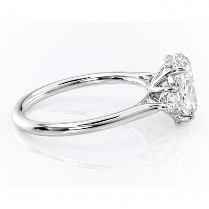 Inel de logodnă Delphine din aur Alb 14kt cu moissanite tăietură ovală – Montură cu trei pietre rafinată pentru profil mediu | Personalizează și configurează gratuit online [2]