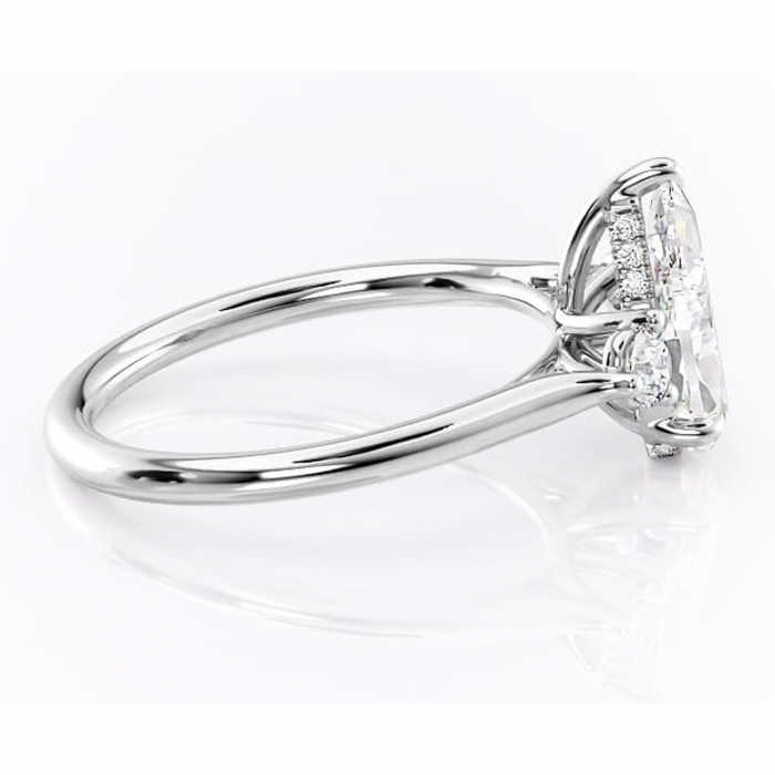 Inel de logodnă Delphine din aur Alb 14kt cu moissanite tăietură pară – Montură cu trei pietre rafinată pentru profil mediu | Personalizează și configurează gratuit online [2]