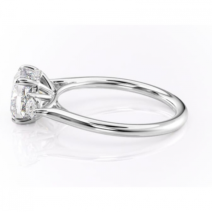 Inel de logodnă Delphine din aur Alb 14kt cu moissanite tăietură pernă – Montură cu trei pietre rafinată pentru profil mediu | Personalizează și configurează gratuit online [6]