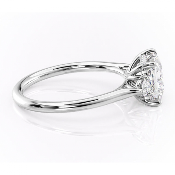 Inel de logodnă Delphine din aur Alb 18kt cu moissanite tăietură princess – Montură cu trei pietre rafinată pentru profil mediu | Personalizează și configurează gratuit online [2]