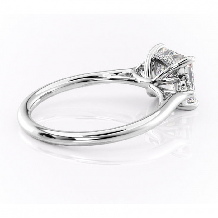 Inel de logodnă Delphine din aur Alb 18kt cu moissanite tăietură princess – Montură cu trei pietre rafinată pentru profil mediu | Personalizează și configurează gratuit online [3]