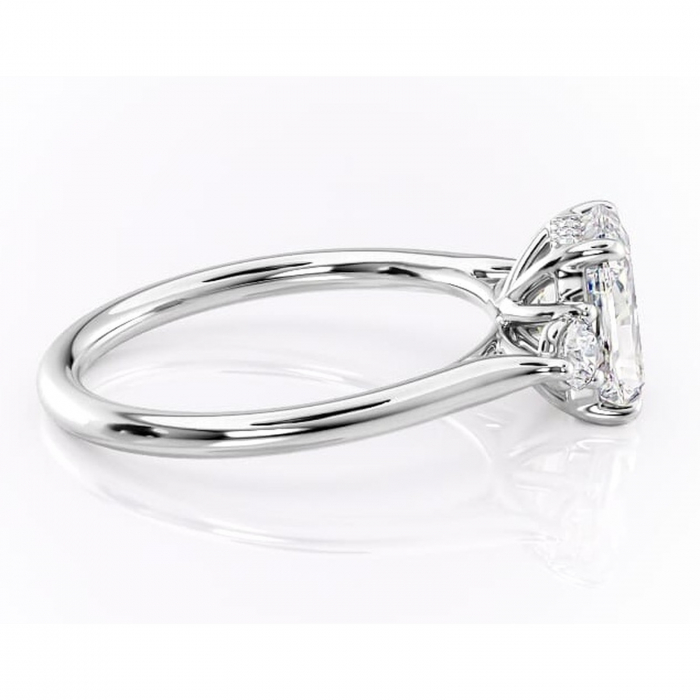 Inel de logodnă Delphine din aur Alb 14kt cu moissanite tăietură radiantă – Montură cu trei pietre rafinată pentru profil mediu | Personalizează și configurează gratuit online [2]