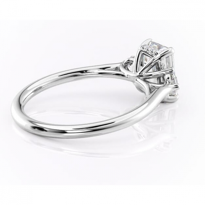 Inel de logodnă Delphine din aur Alb 14kt cu moissanite tăietură smarald – Montură cu trei pietre rafinată pentru profil mediu | Personalizează și configurează gratuit online [3]