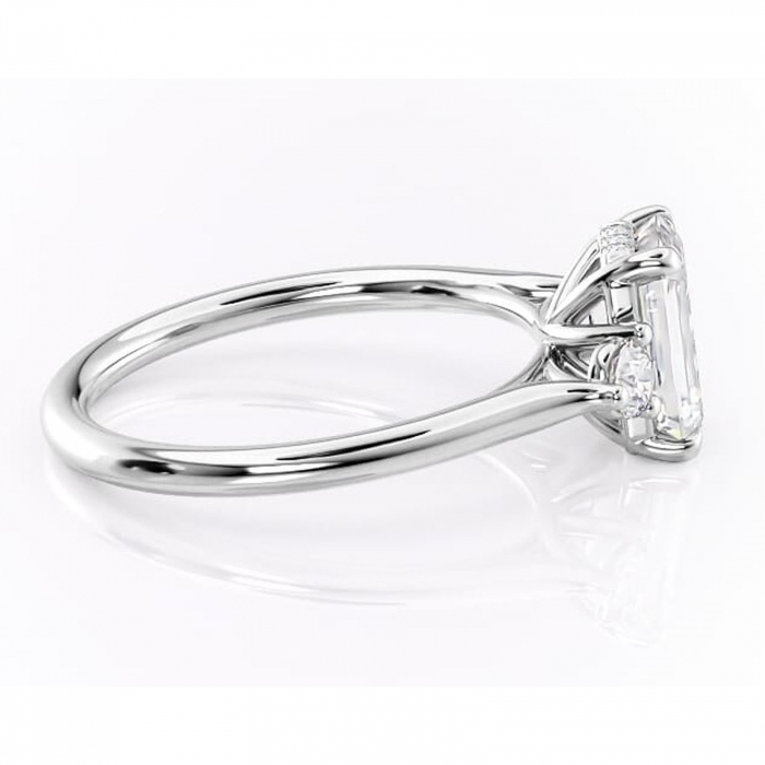 Inel de logodnă Delphine din aur Alb 14kt cu moissanite tăietură smarald – Montură cu trei pietre rafinată pentru profil mediu | Personalizează și configurează gratuit online [2]