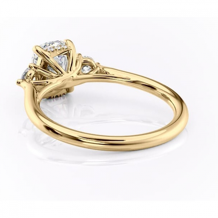 Inel de logodnă Delphine din aur Galben 14kt cu moissanite tăietură asscher – Montură cu trei pietre rafinată pentru profil mediu | Personalizează și configurează gratuit online [4]