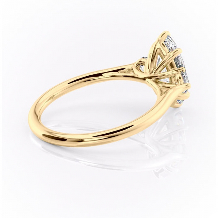 Inel de logodnă Delphine din aur Galben 18kt cu moissanite tăietură marquise – Montură cu trei pietre rafinată pentru profil mediu | Personalizează și configurează gratuit online [3]