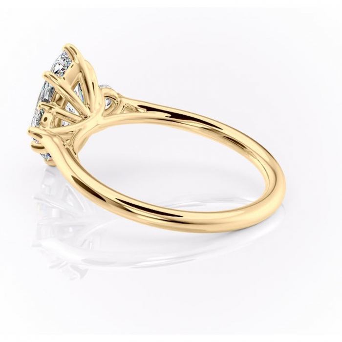 Inel de logodnă Delphine din aur Galben 18kt cu moissanite tăietură marquise – Montură cu trei pietre rafinată pentru profil mediu | Personalizează și configurează gratuit online [5]