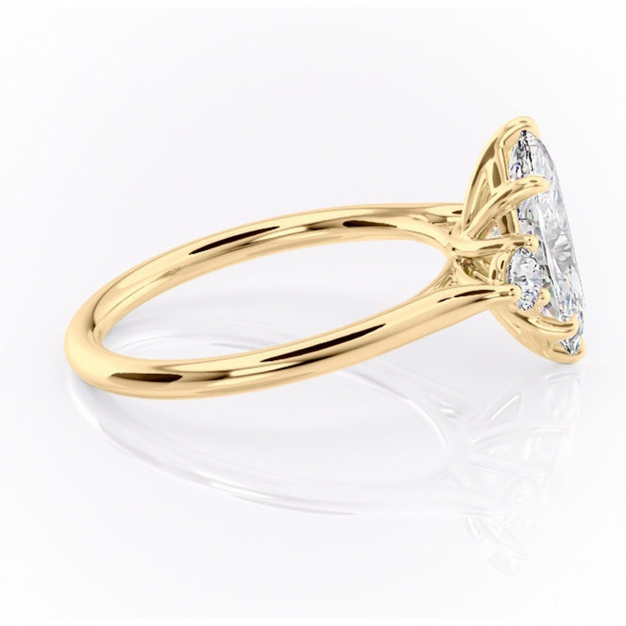 Inel de logodnă Delphine din aur Galben 18kt cu moissanite tăietură marquise – Montură cu trei pietre rafinată pentru profil mediu | Personalizează și configurează gratuit online [2]