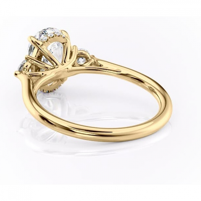 Inel de logodnă Delphine din aur Galben 14kt cu moissanite tăietură ovală – Montură cu trei pietre rafinată pentru profil mediu | Personalizează și configurează gratuit online [4]