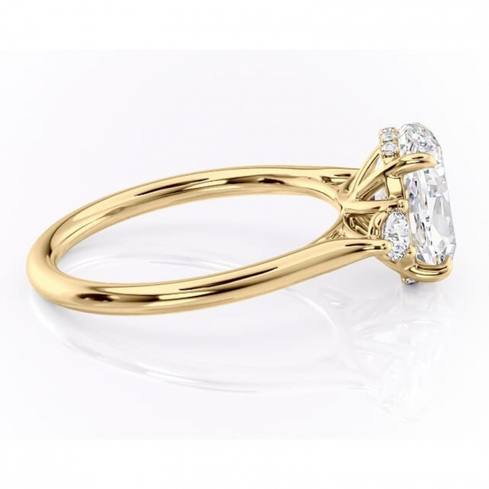Inel de logodnă Delphine din aur Galben 14kt cu moissanite tăietură ovală – Montură cu trei pietre rafinată pentru profil mediu | Personalizează și configurează gratuit online [2]
