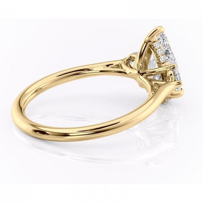 Inel de logodnă Delphine din aur Galben 14kt cu moissanite tăietură pară – Montură cu trei pietre rafinată pentru profil mediu | Personalizează și configurează gratuit online [3]