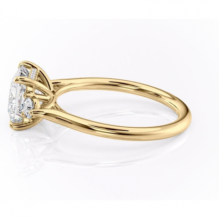 Inel de logodnă Delphine din aur Galben 14kt cu moissanite tăietură princess – Montură cu trei pietre rafinată pentru profil mediu | Personalizează și configurează gratuit online [6]