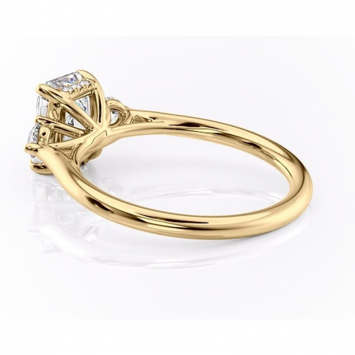 Inel de logodnă Delphine din aur Galben 14kt cu moissanite tăietură radiantă – Montură cu trei pietre rafinată pentru profil mediu | Personalizează și configurează gratuit online [5]