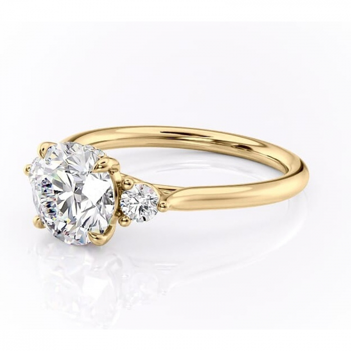 Inel de logodnă Delphine din aur Galben 14kt cu moissanite tăietură rotundă – Montură cu trei pietre rafinată pentru profil mediu | Personalizează și configurează gratuit online [7]